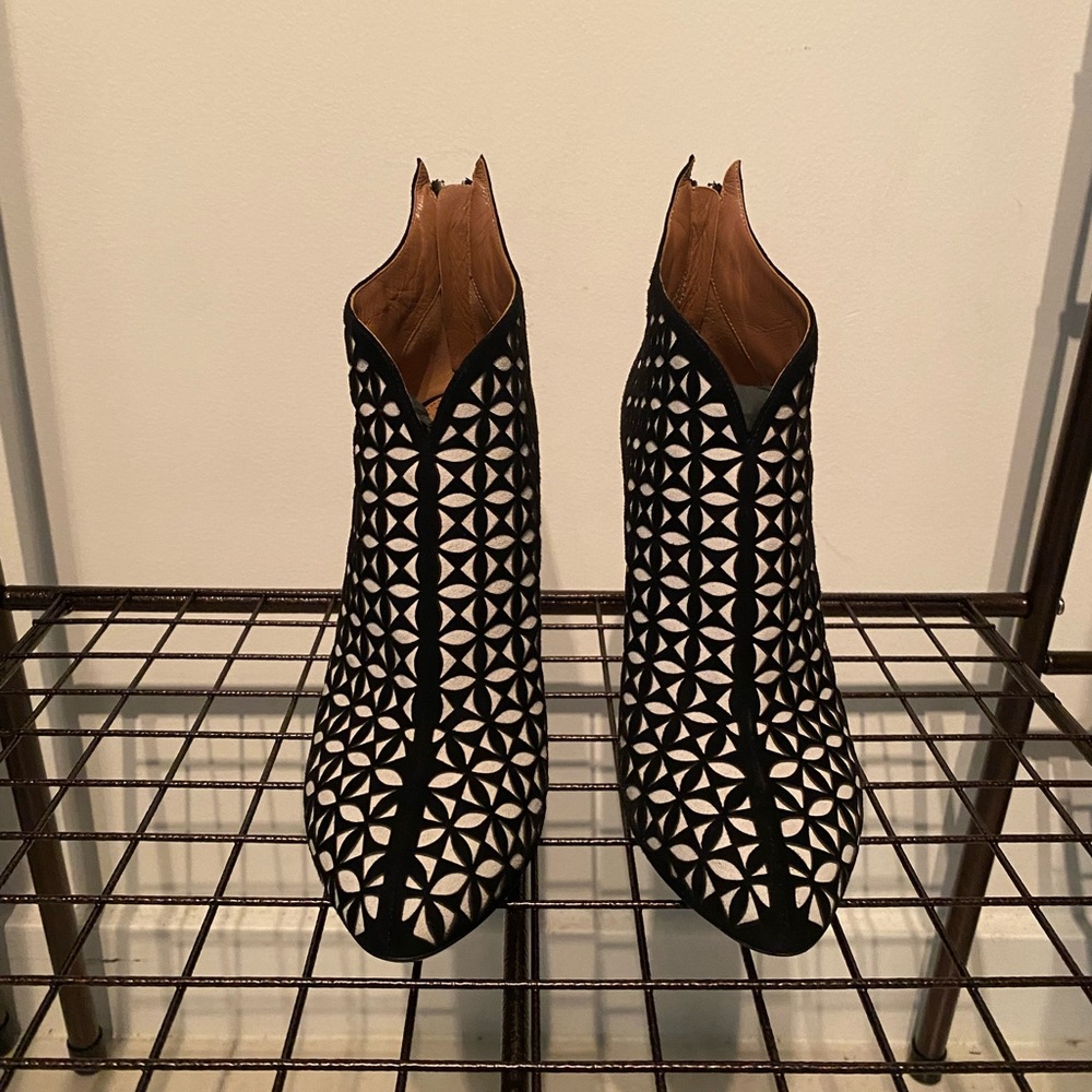 ALAIA ANKLE SUEDE BOOTIES SIZE EU39 US9